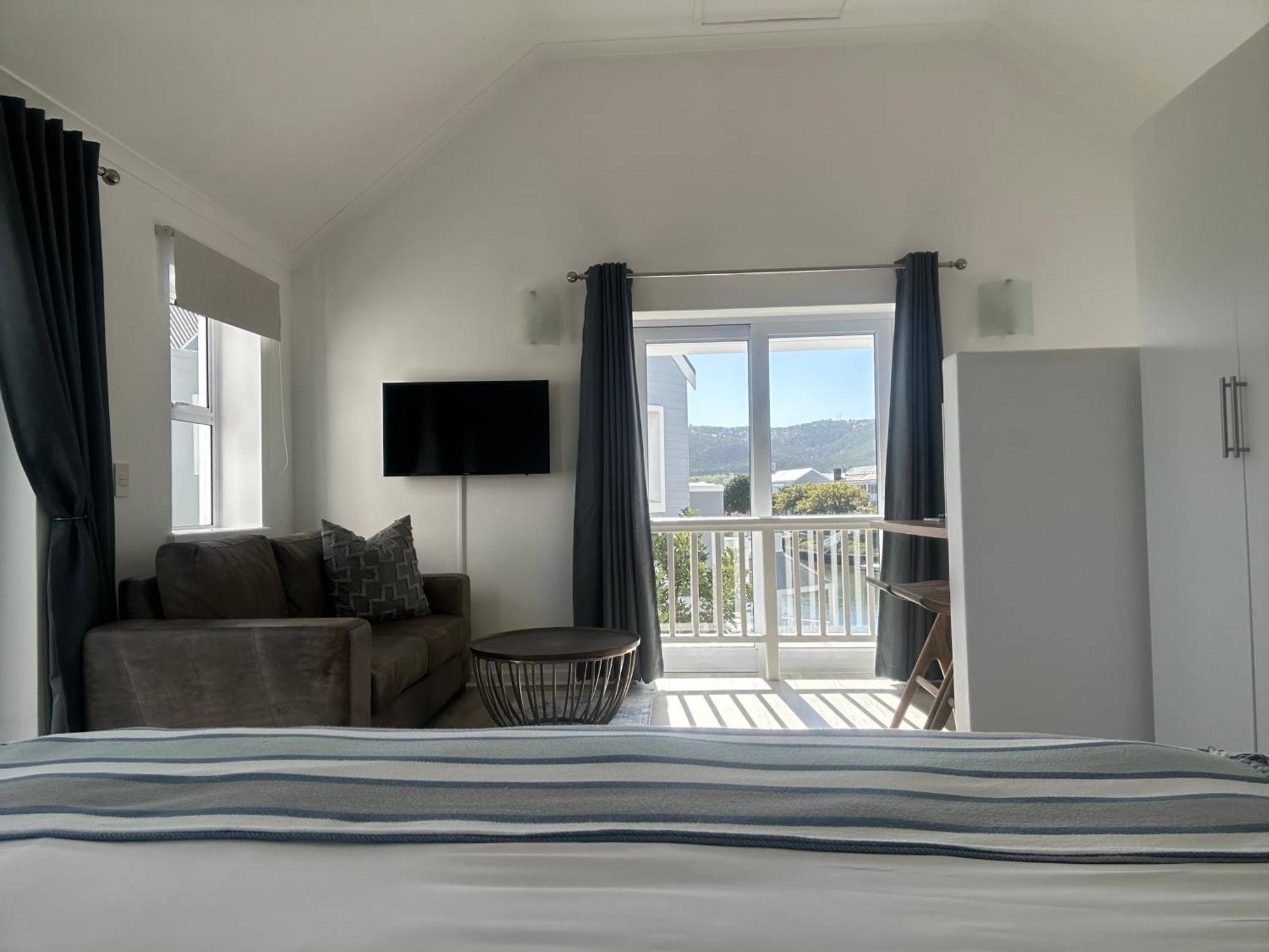 Apartment Thesen View - Exquisite Views With Bikes & Canoe